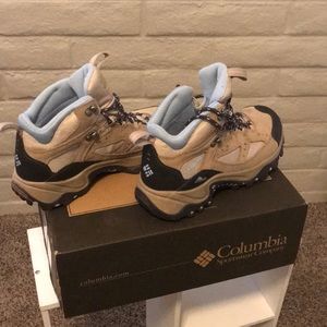 Columbia sportswear hiking boots size 8
